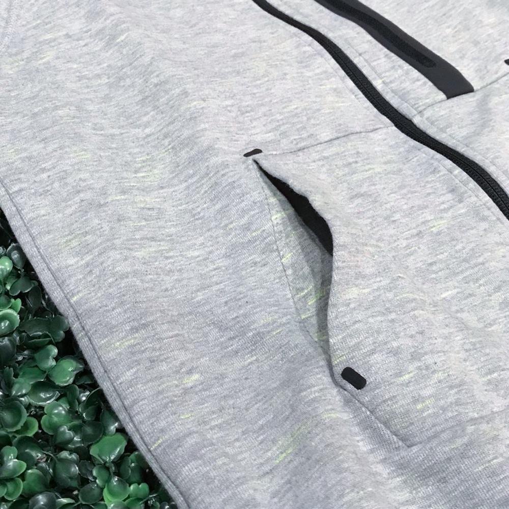 Nike - Picture 3 of 4